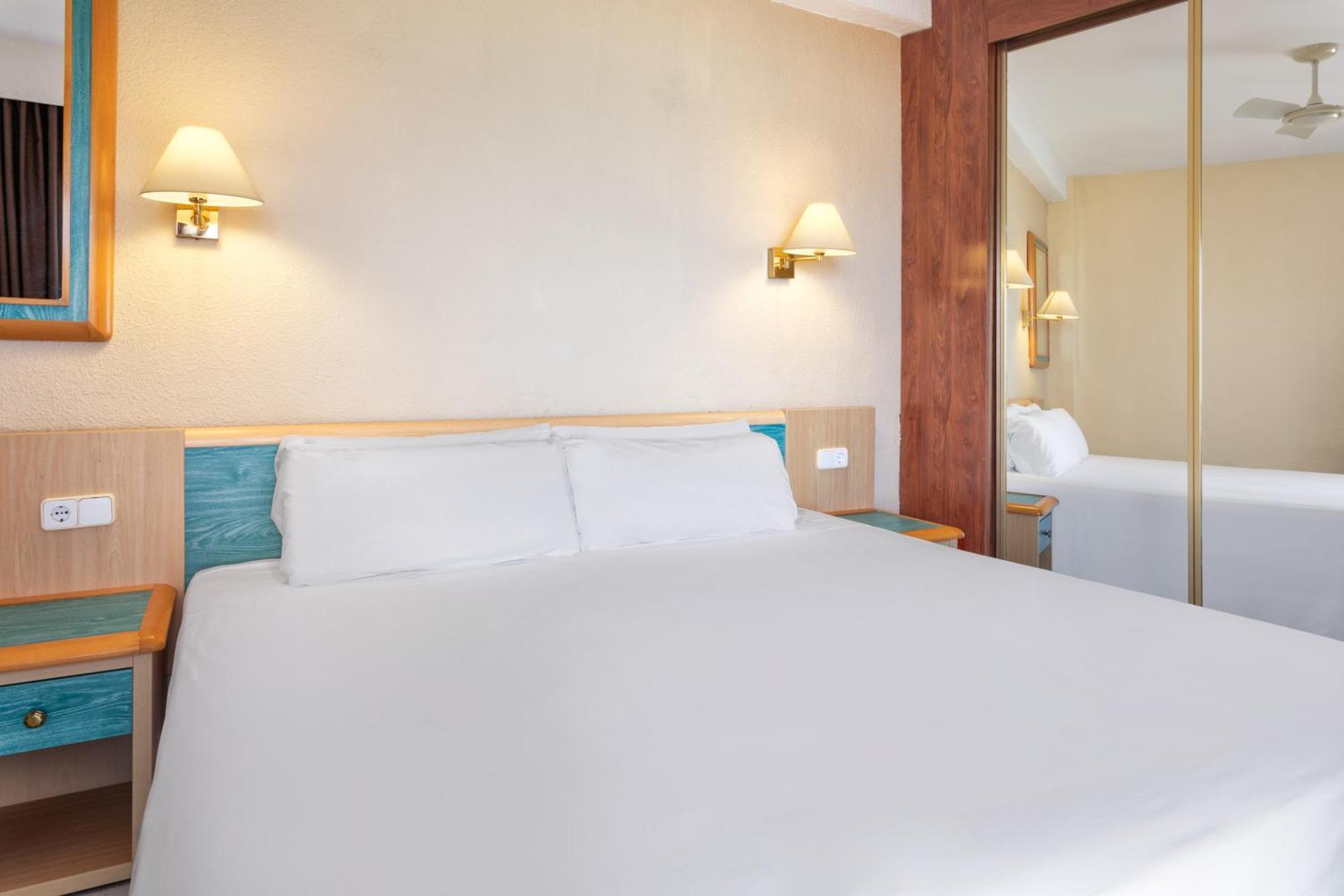 Sol Milanos Pingueinos Hotel Son Bou Bagian luar foto