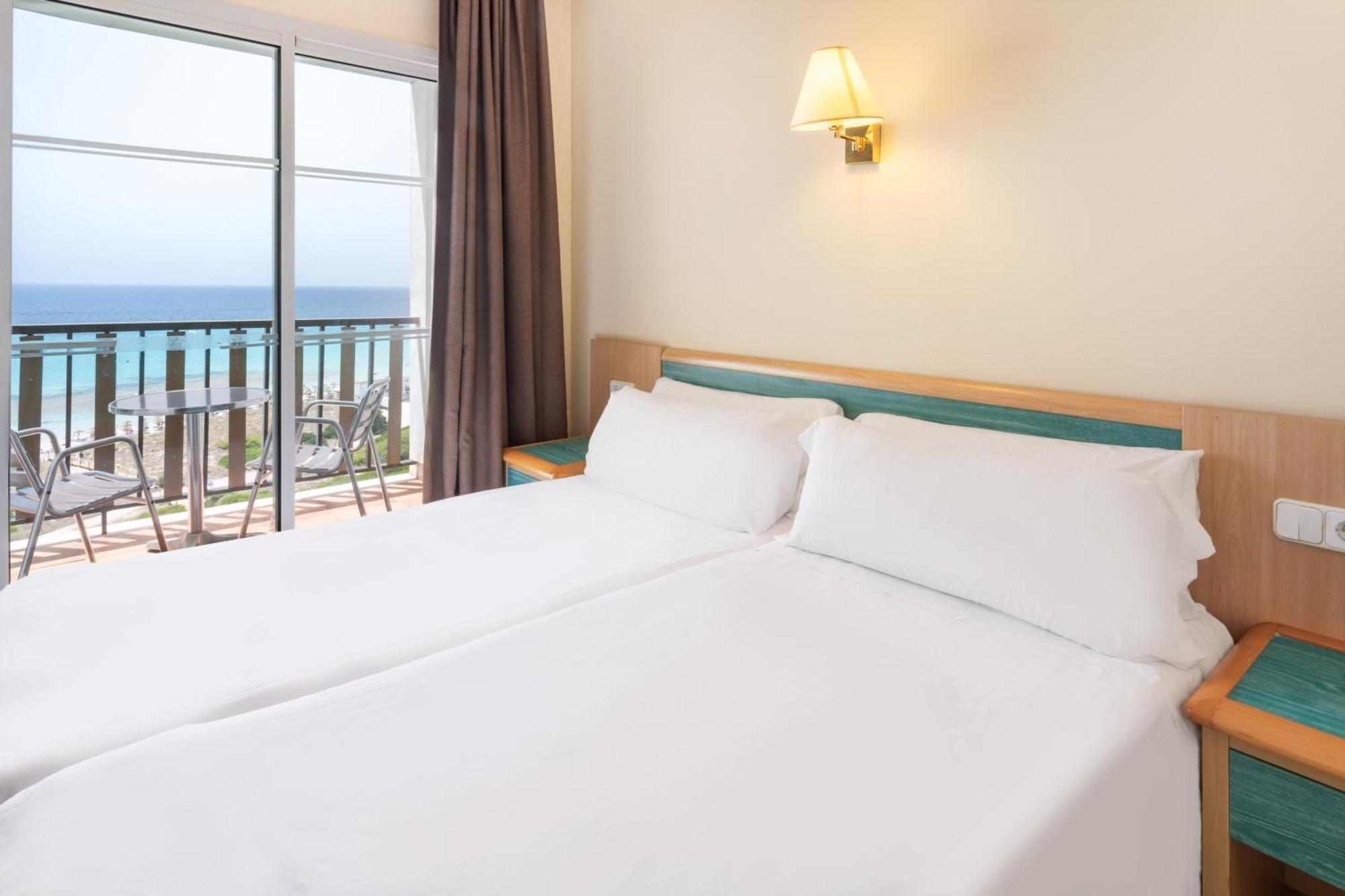 Sol Milanos Pingueinos Hotel Son Bou Bagian luar foto